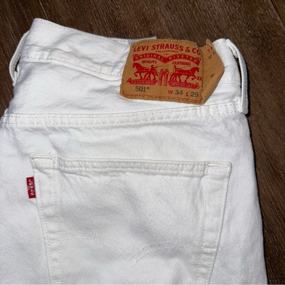 Men’s Levi’s 501 White Jean 32x28 Straight fit Button a fly - Picture 3 of 13